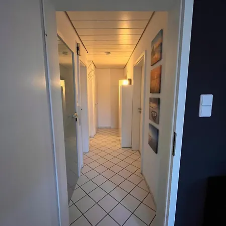 Zentral Und Ruhig Gelegen Mit Einbaukueche & Balkon Appartamento