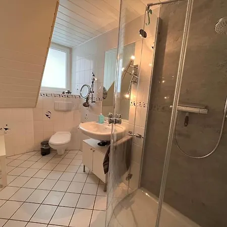Zentral Und Ruhig Gelegen Mit Einbaukueche & Balkon