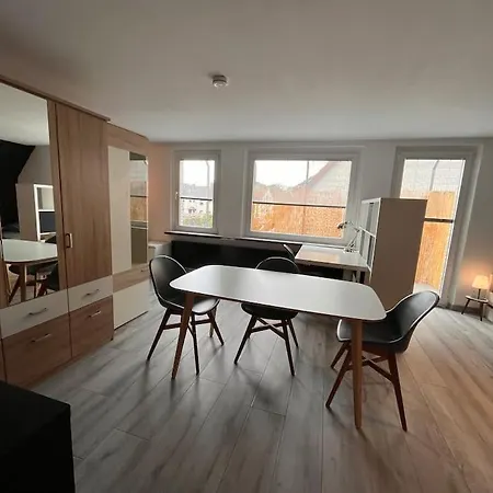 Zentral Und Ruhig Gelegen Mit Einbaukueche & Balkon Appartamento